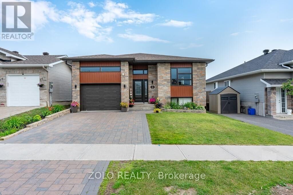 Property Photo:  212 Bellwood Drive  ON K6H 0G9 