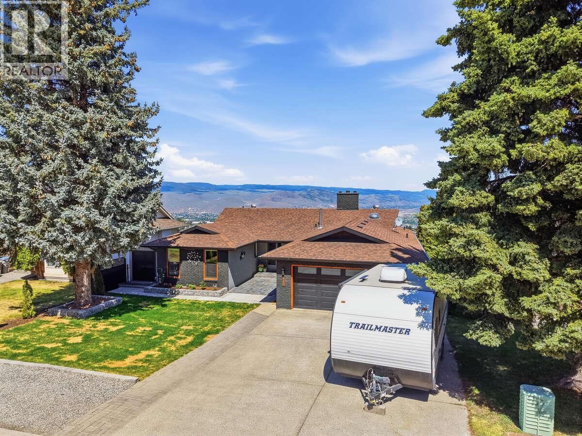 Property Photo:  420 Gleneagles Drive  BC V2E 1Z4 