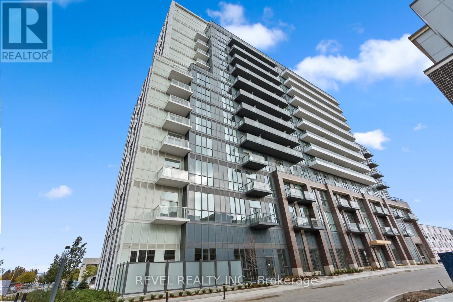 Property Photo:  60 Honeycrisp Crescent 720  ON L4K 0N5 