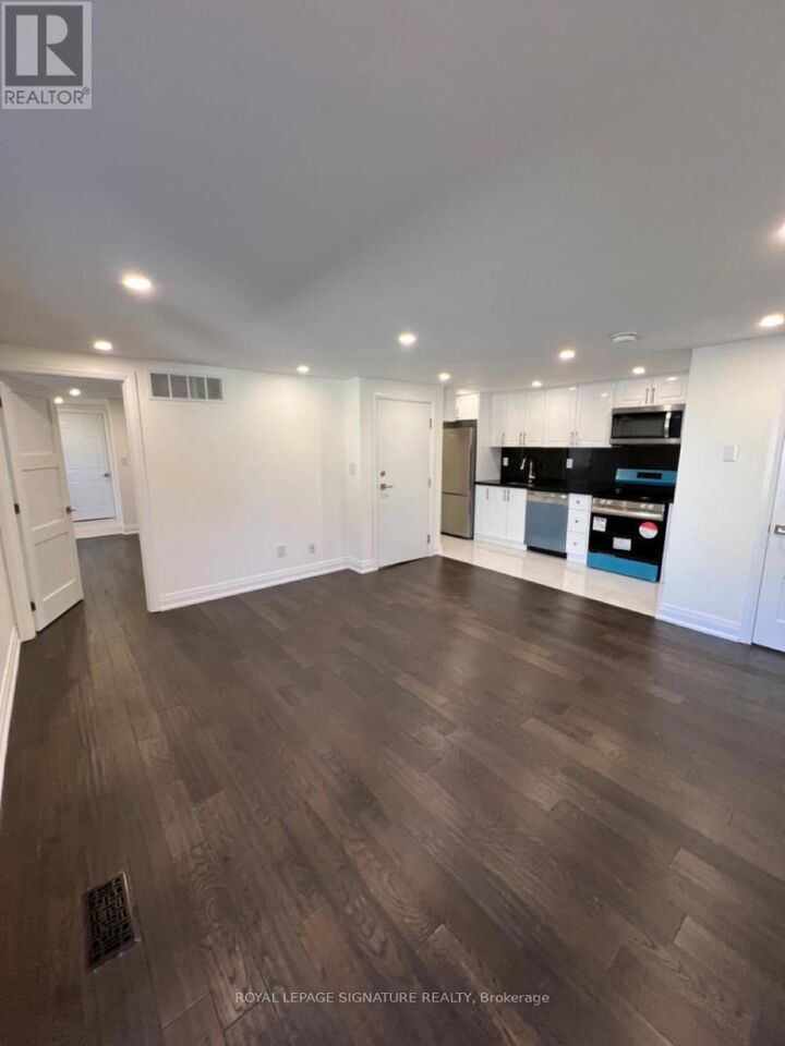 Property Photo:  55 Creekwood Drive Upper  ON M1E 4L6 