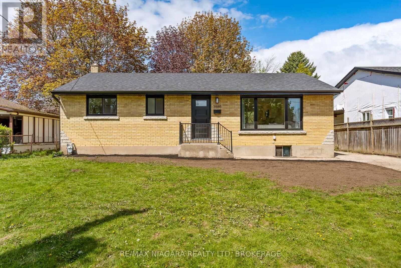 Property Photo:  3555 Gainsborough Avenue  ON L2J 2T9 