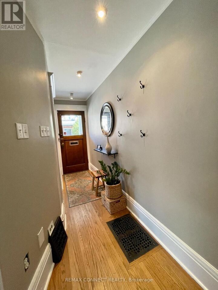 Property Photo:  264 Sterling Road Main  ON M6R 2B9 