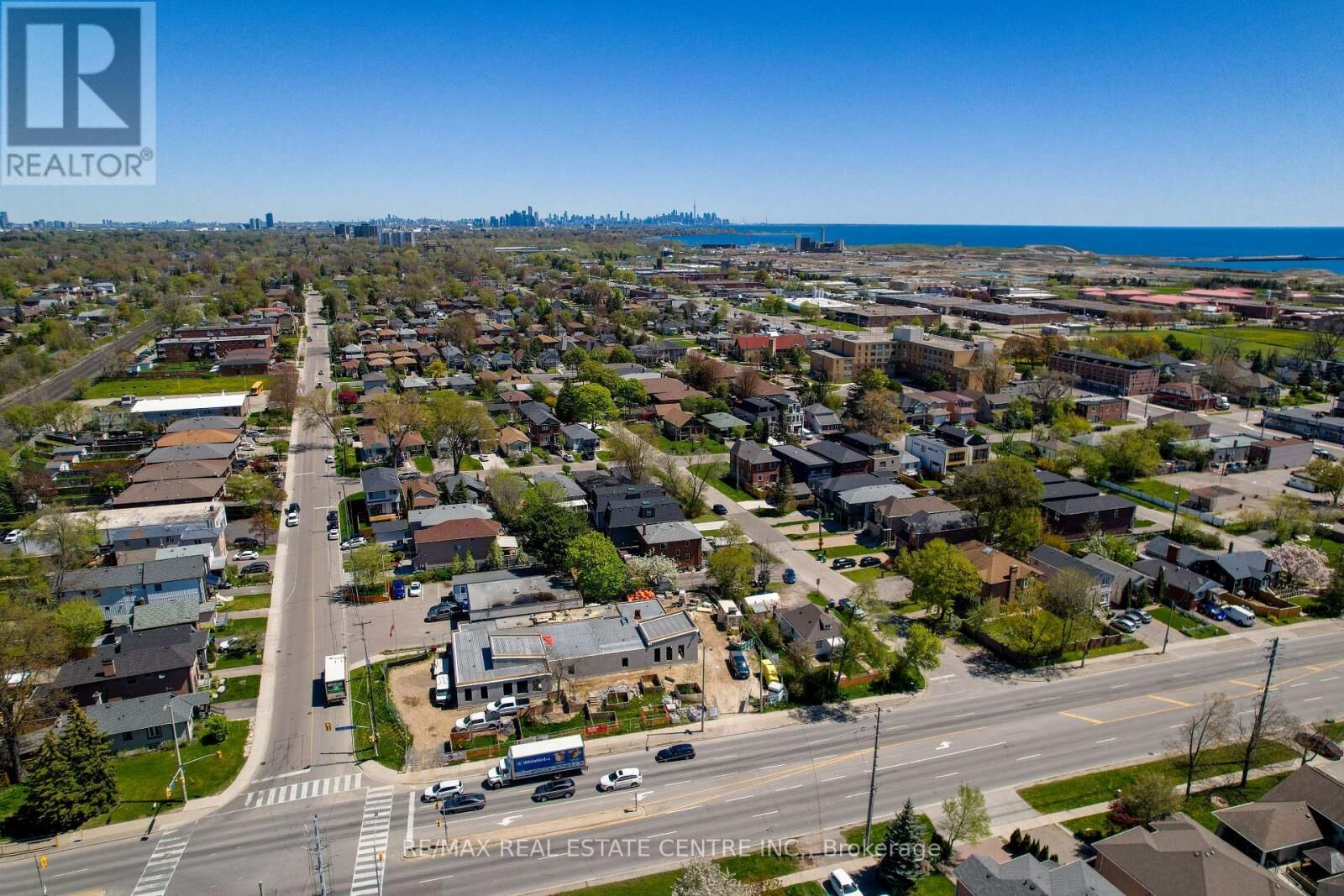 Property Photo:  1100 Caven Street 704  ON L5G 4N3 