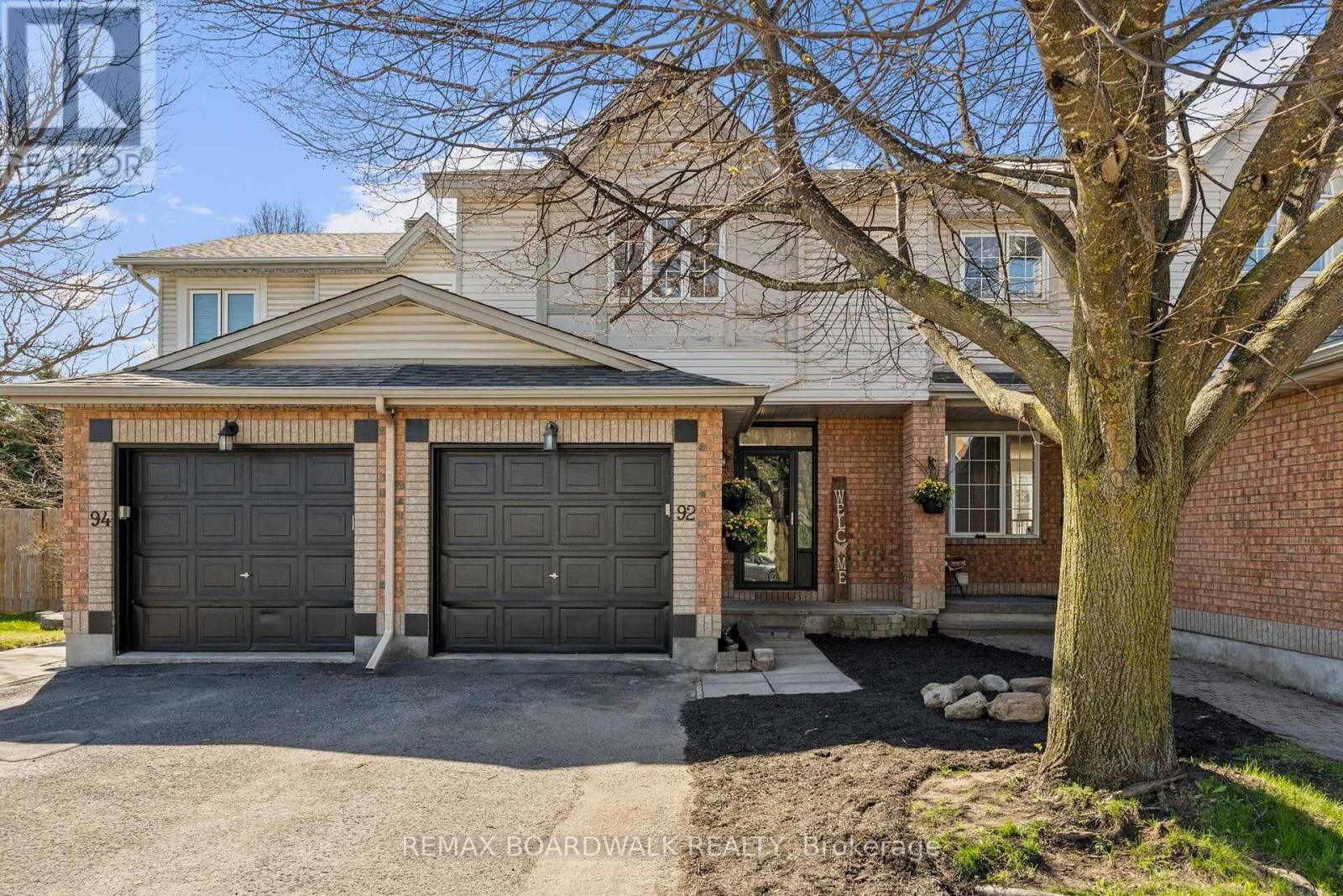 Property Photo:  92 Kincardine Drive  ON K2V 1B2 