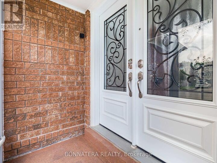 Property Photo:  5471 Whitehorn Avenue  ON L5V 1V5 