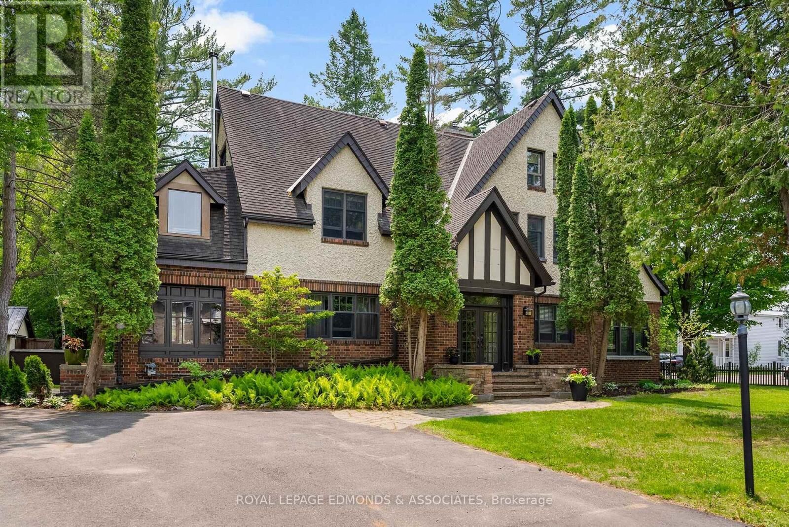 Property Photo:  202 Margaret Street  ON K8A 6A4 