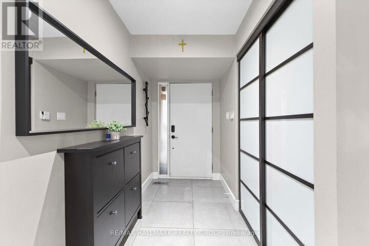 Property Photo:  501 Wilbrod Street  ON K1N 5R4 