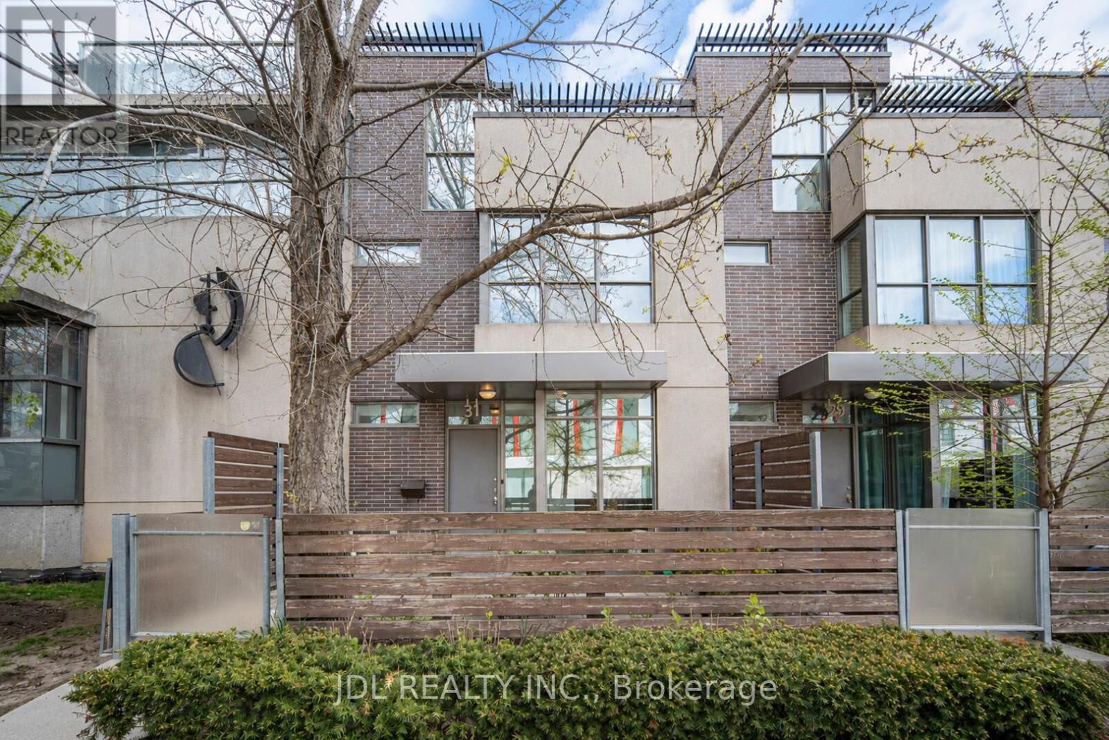 Property Photo:  31 Brunel Court Th8  ON M5V 3Y2 