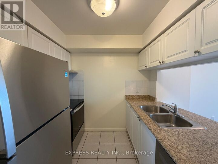 Property Photo:  8 Hillcrest Avenue 1602  ON M2N 6Y6 