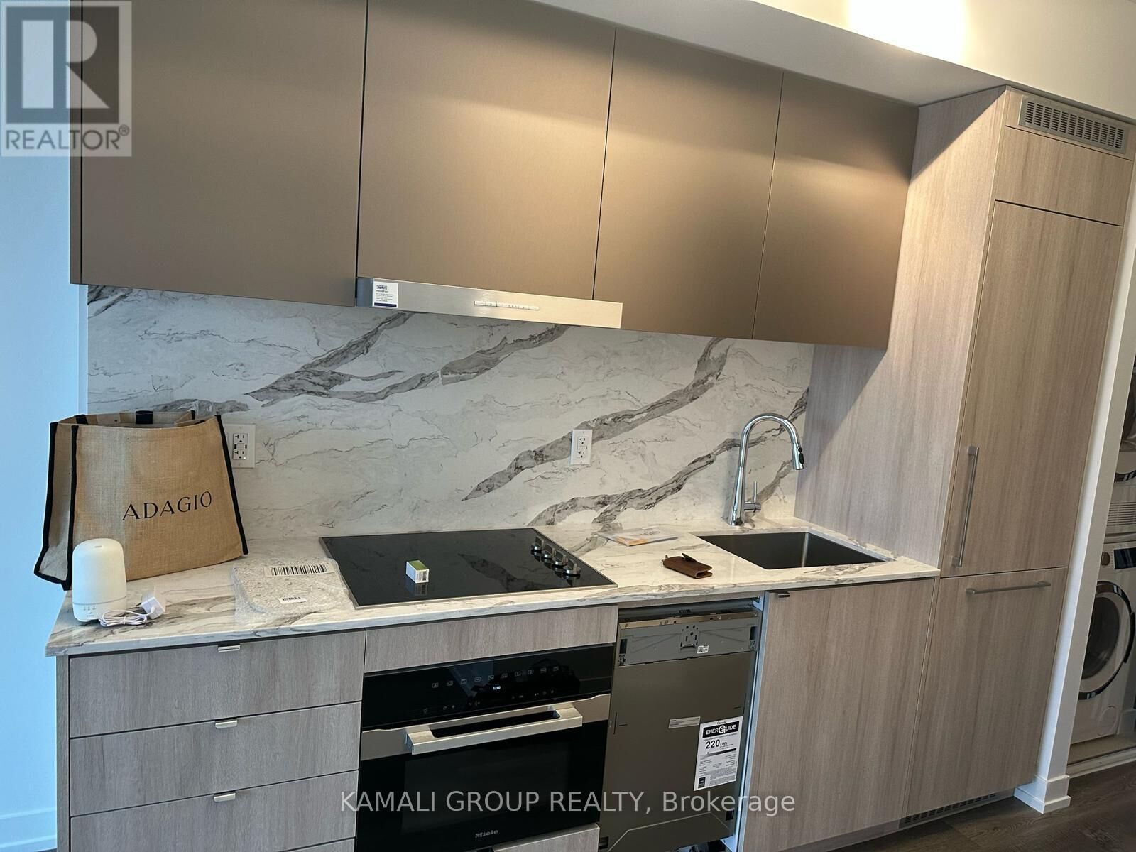 Property Photo:  771 Yonge Street 2010  ON M4W 0B8 