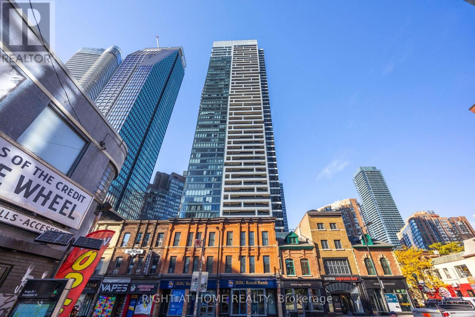 Property Photo:  5 St. Joseph Street 3403  ON M4Y 1J6 