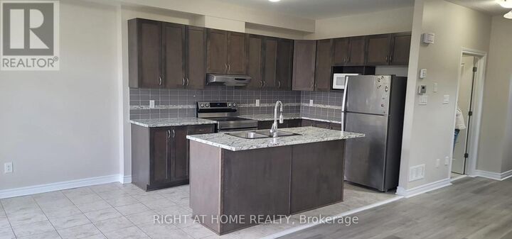 Property Photo:  862 Kilbirnie Drive  ON K2J 6G6 