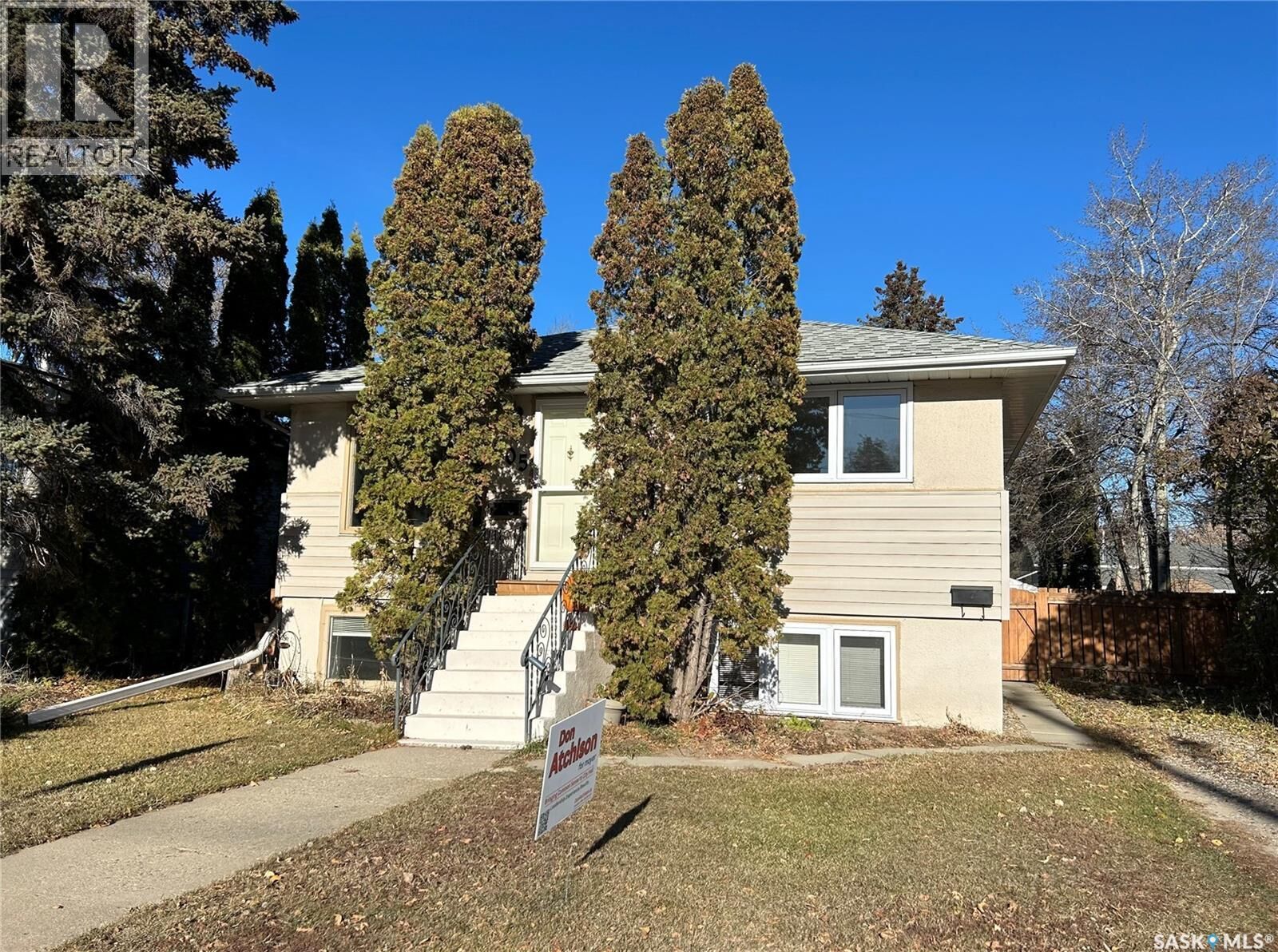 Property Photo:  305 Ruth Street E  SK S7J 0L2 