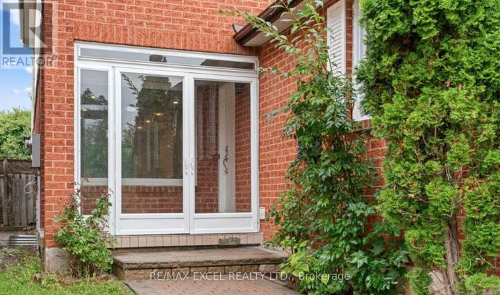 Property Photo:  173 Kersey Crescent Main  ON L4C 8X7 