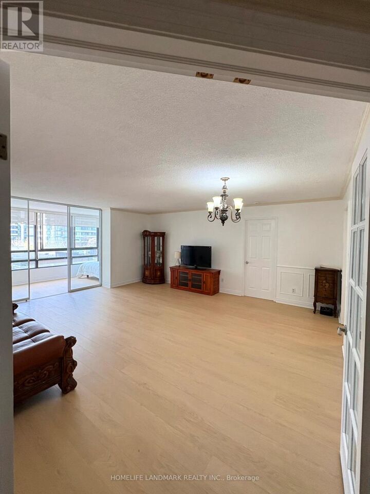 Property Photo:  77 Carlton Street 704  ON M5B 2J7 