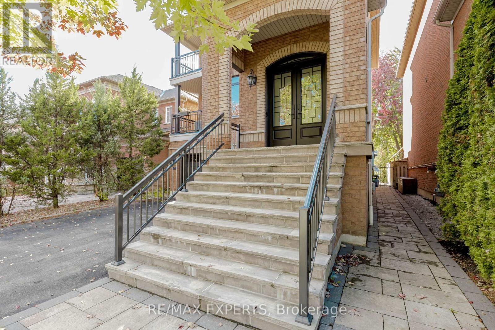 Property Photo:  193 Fairlane Crescent  ON L4H 2H1 