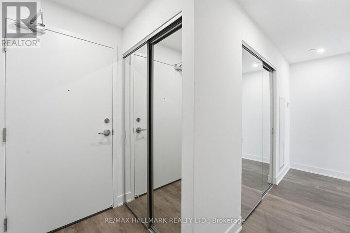 Property Photo:  297 Oak Walk Drive 604  ON L6H 3R6 