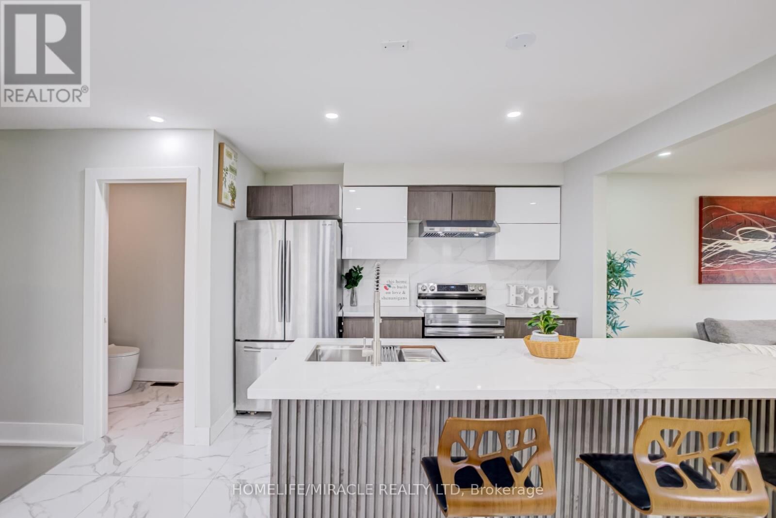 Property Photo:  122 Ormond Drive  ON L1G 6T4 