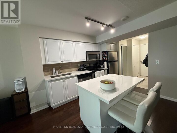 Property Photo:  215 Fort York Boulevard 1801  ON M5V 4A2 