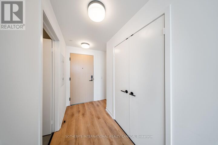 Property Photo:  5 York Garden Way 703  ON M6A 2V1 