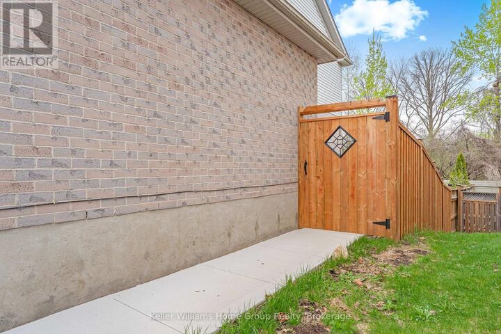 Property Photo:  33 Milson Crescent Lower  ON N1C 1G9 
