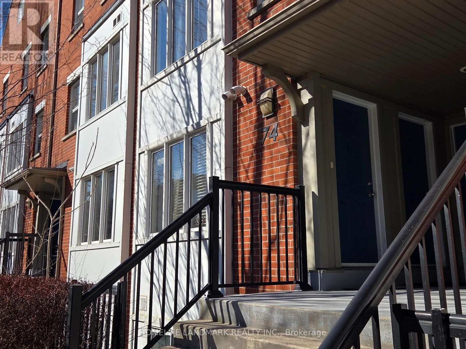 Property Photo:  74 Munro Street 2  ON M4M 2S9 