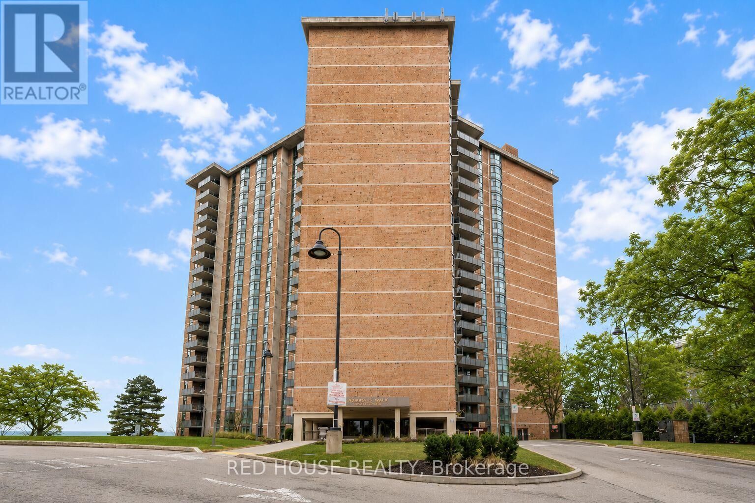 Property Photo:  5250 Lakeshore Road 809  ON L7L 5L2 