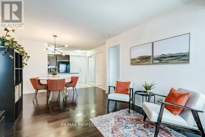 Property Photo:  60 Heintzman Street 930  ON M6P 5A1 