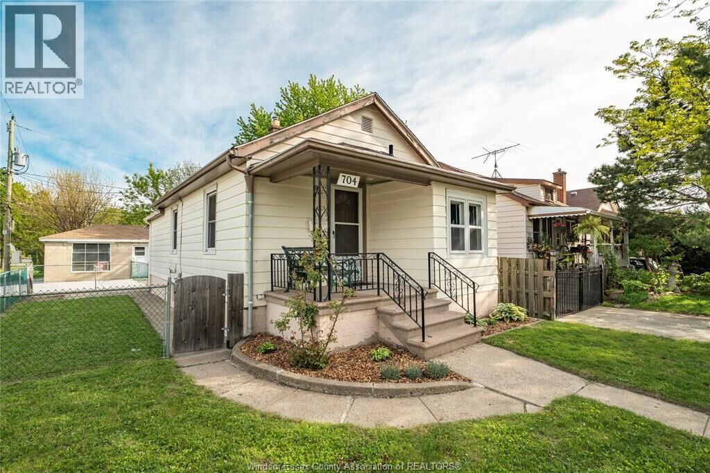 Property Photo:  704 Charlotte  ON N8X 3A8 