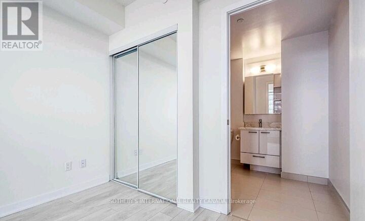 Property Photo:  2221 Yonge Street 4409  ON M4S 0B8 