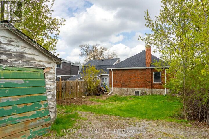 Property Photo:  727 Payne Street  ON K9J 2Z9 
