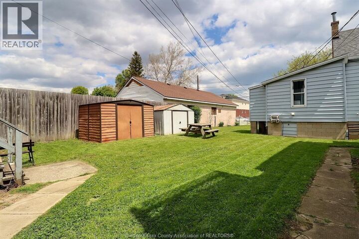 Property Photo:  996 Albert  ON N8Y 1V6 