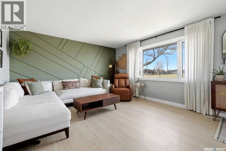 Property Photo:  5721 McKinley Avenue  SK S4T 7L3 
