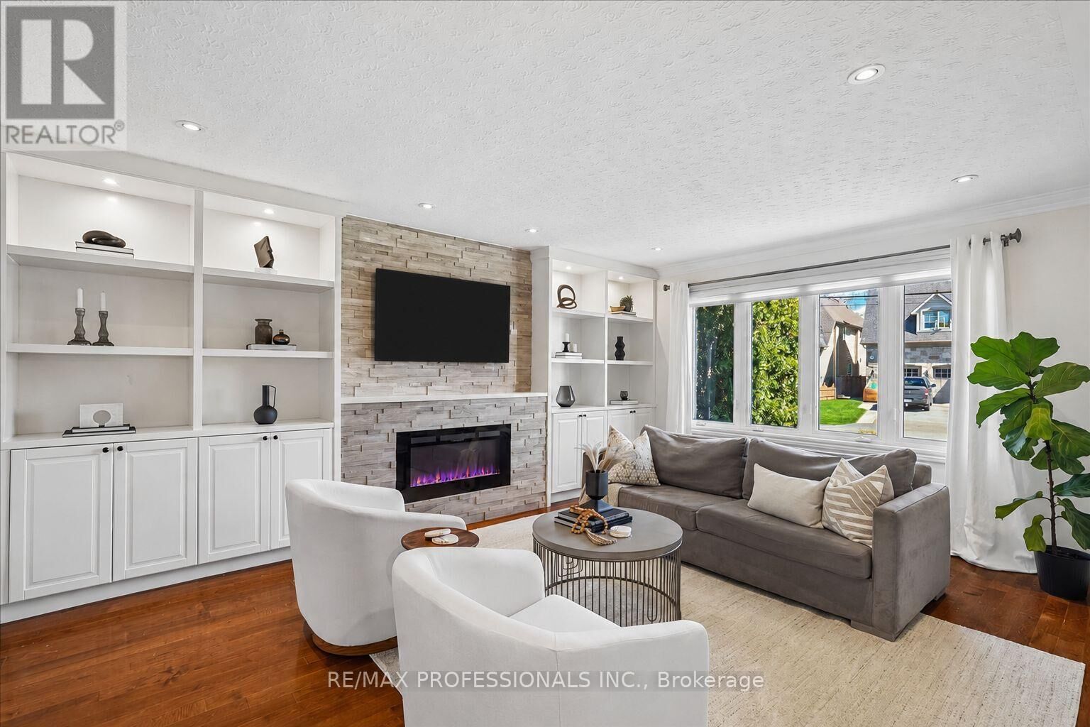 Property Photo:  28 Spring Garden Road  ON M8Z 3X1 