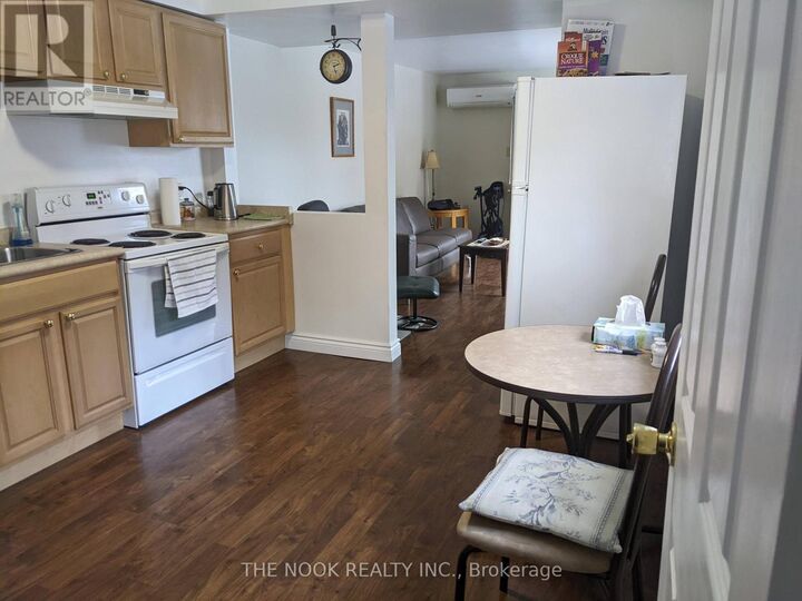 Property Photo:  44 Lincoln Street 3  ON L1S 6C9 