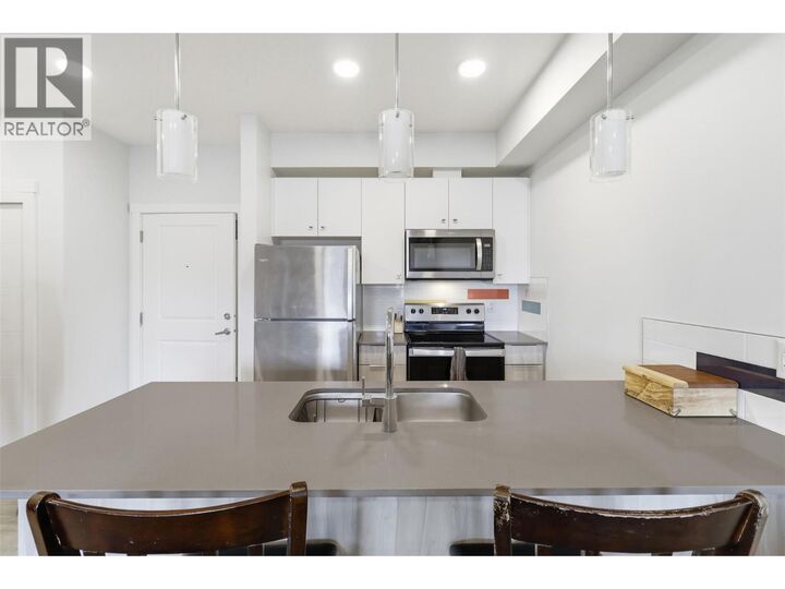 Property Photo:  107 Yew Street 301  BC V2B 4A1 