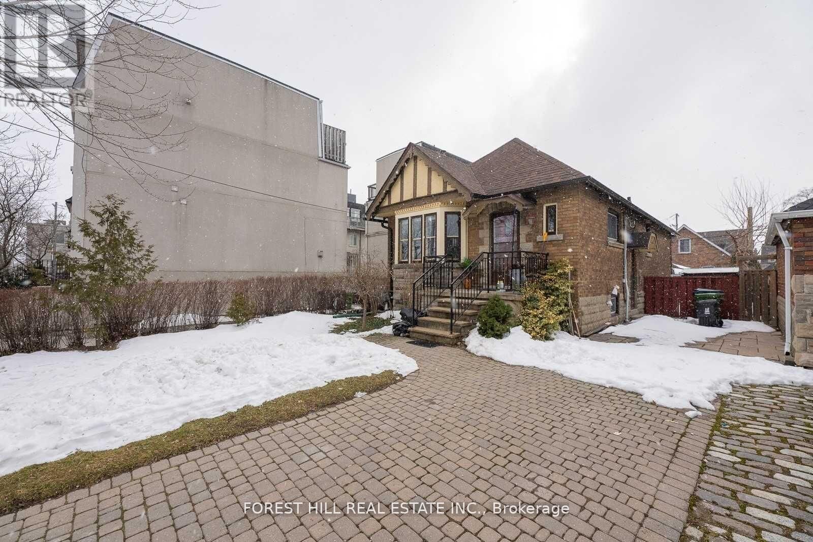 Property Photo:  6 Park Hill Road  ON M6C 3M9 