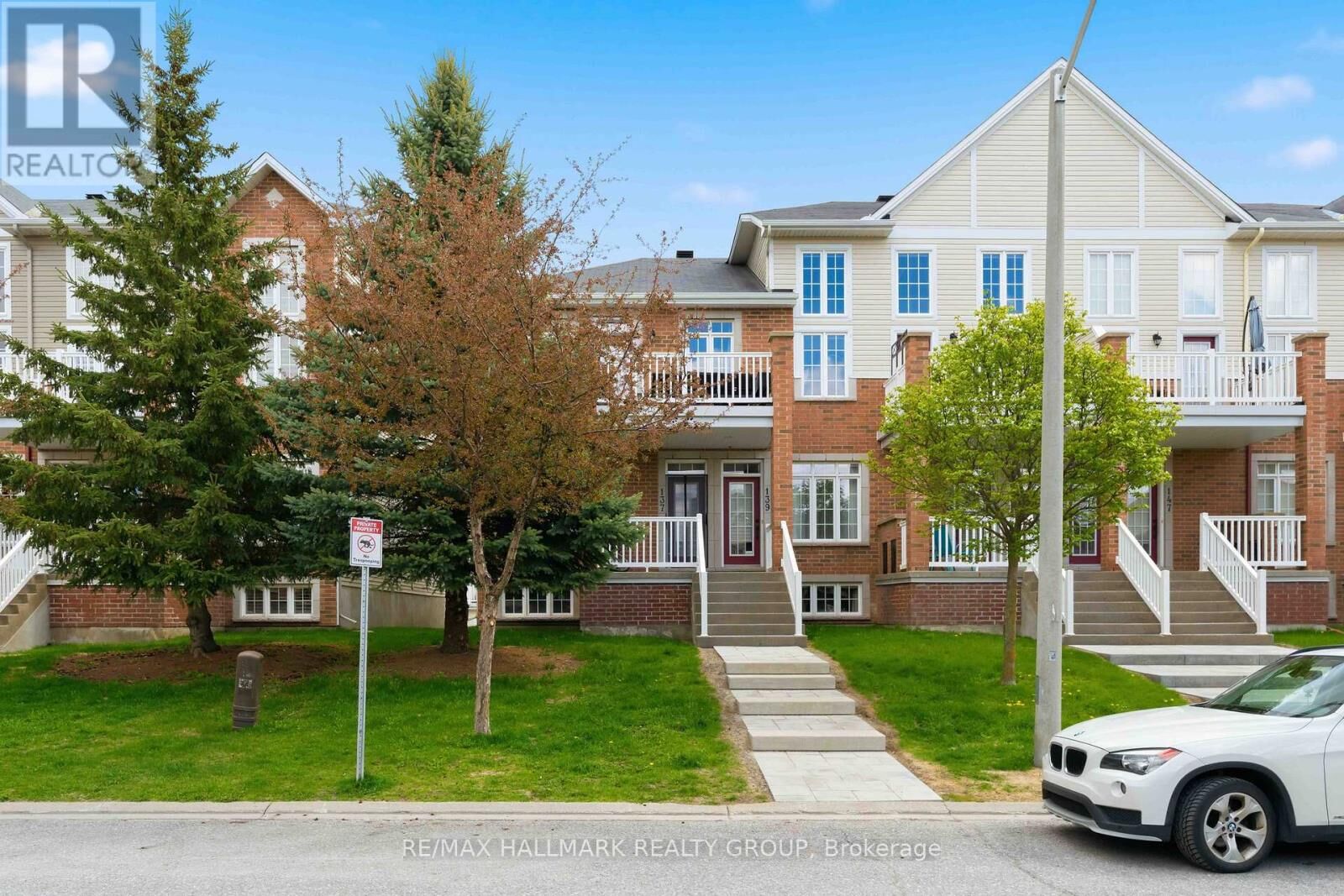 Property Photo:  137 Eye Bright Crescent  ON K1V 2K5 