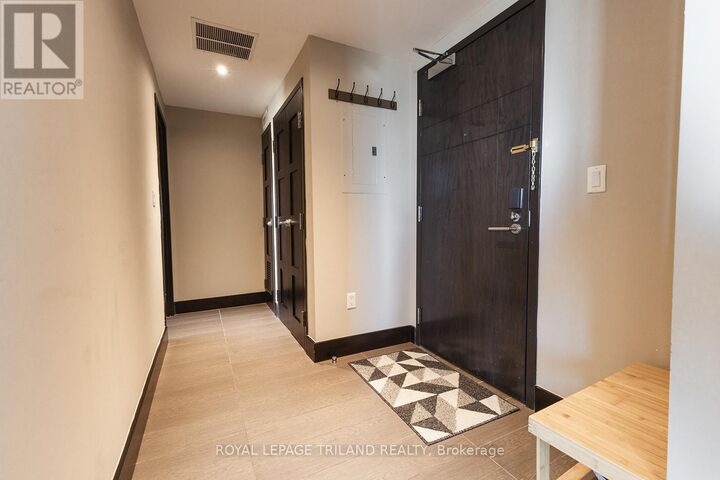 Property Photo:  1235 Richmond Street 1804  ON N6A 0C1 