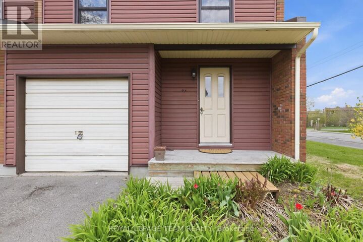 Property Photo: 4 Arnold Drive 66 ON K2H 6V9