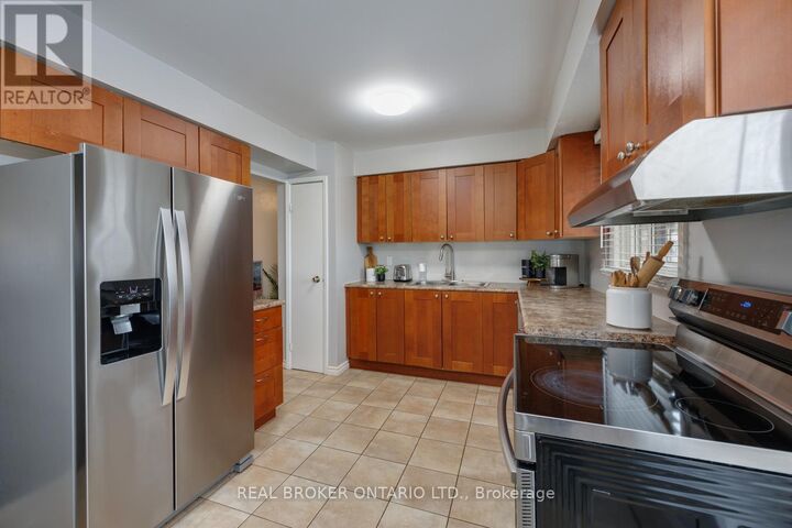 Property Photo:  220 Ormond Drive 30  ON L1G 6T5 