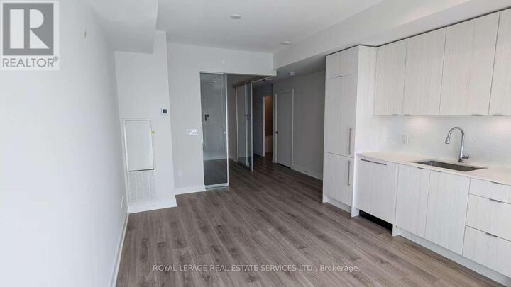 Property Photo:  4130 Parkside Village Drive 809  ON L5B 3M8 