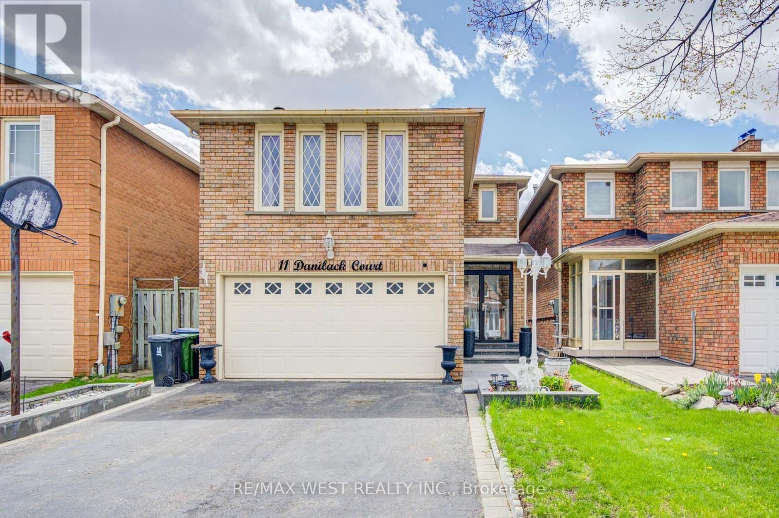 Property Photo:  11 Danilack Court  ON M1V 4L8 