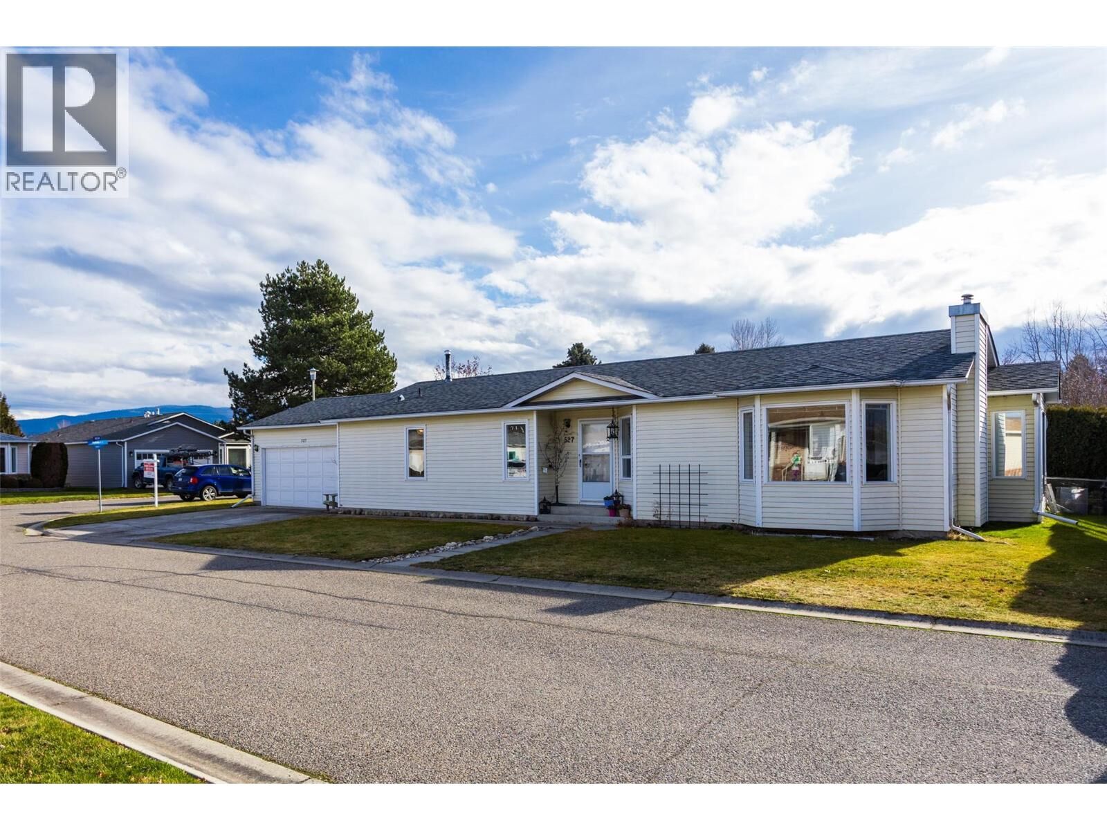Property Photo:  1255 Raymer Avenue 527  BC V1W 3S3 