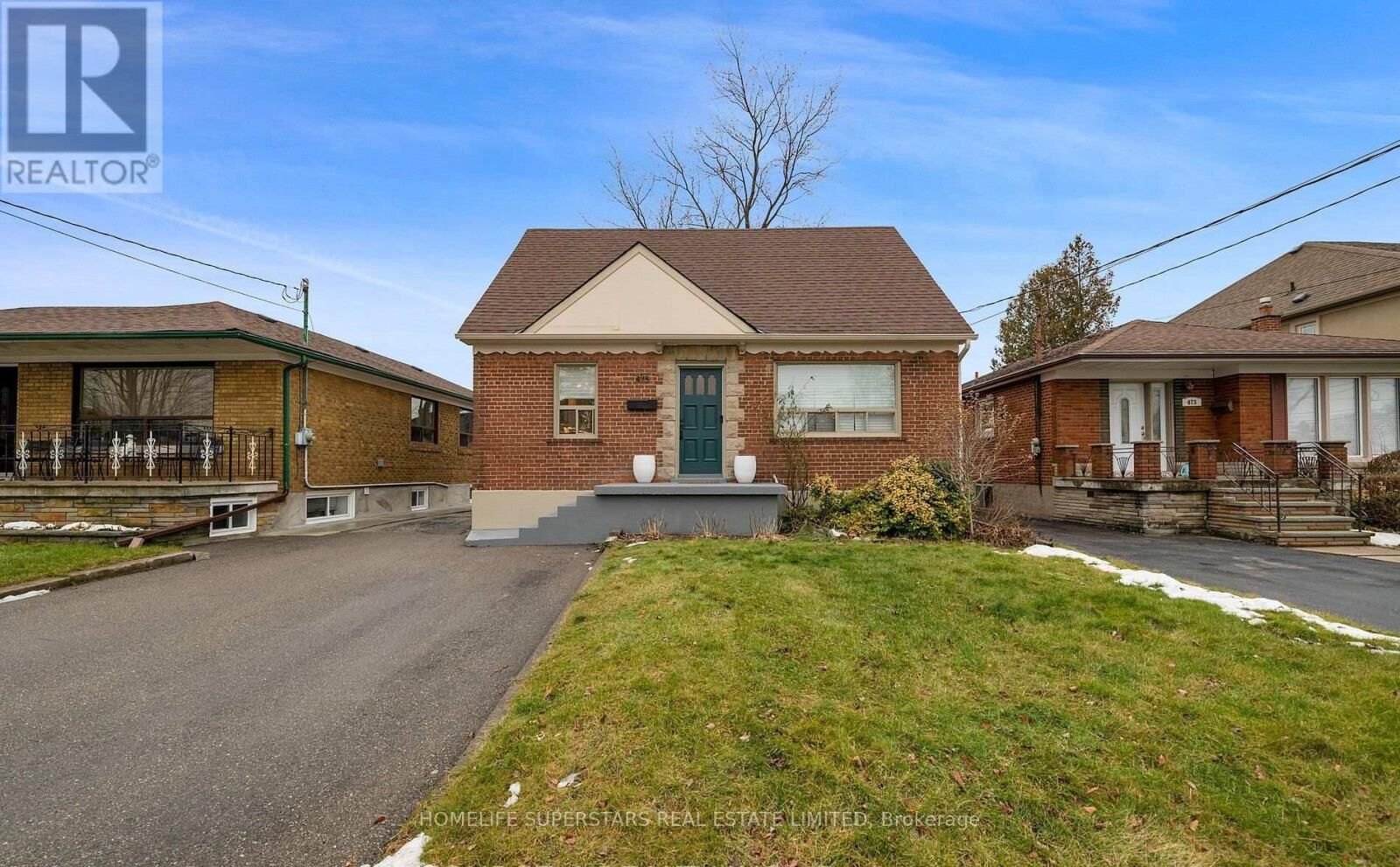 Property Photo:  475 Maple Leaf Drive  ON M6L 1R1 