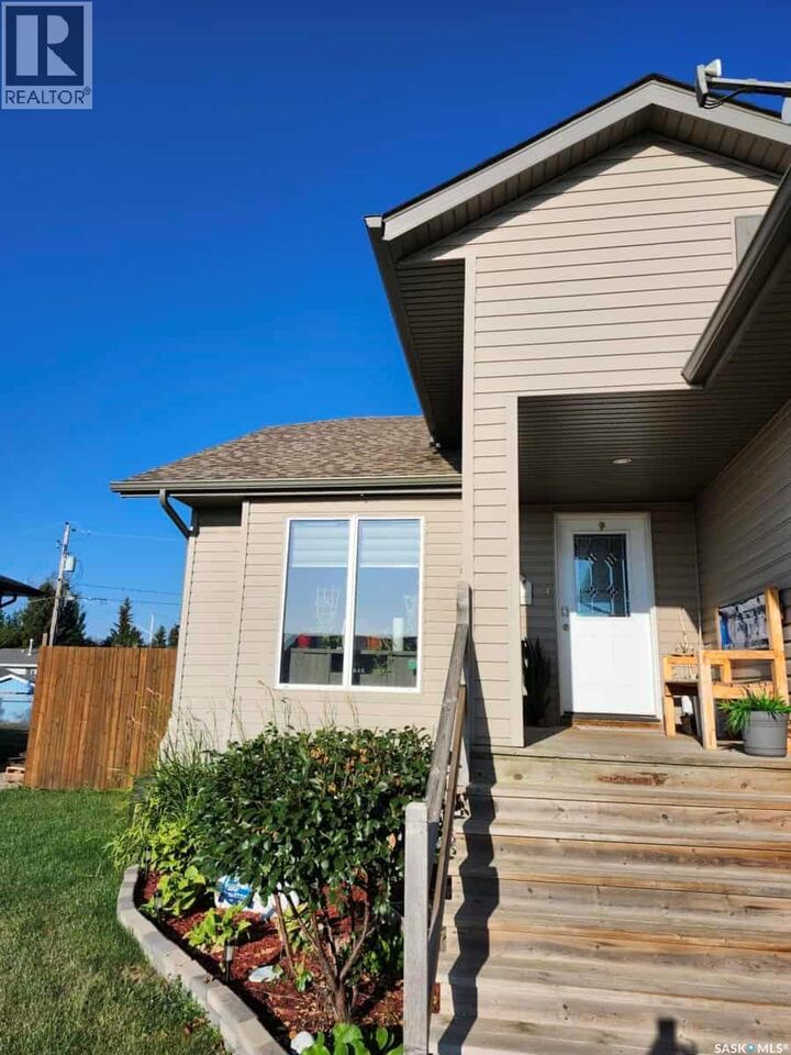 Property Photo:  505 Cardinal Court  SK S0J 2E0 