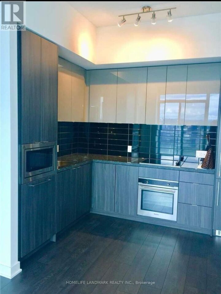 Property Photo:  125 Blue Jays Way 5505  ON M5V 0N5 