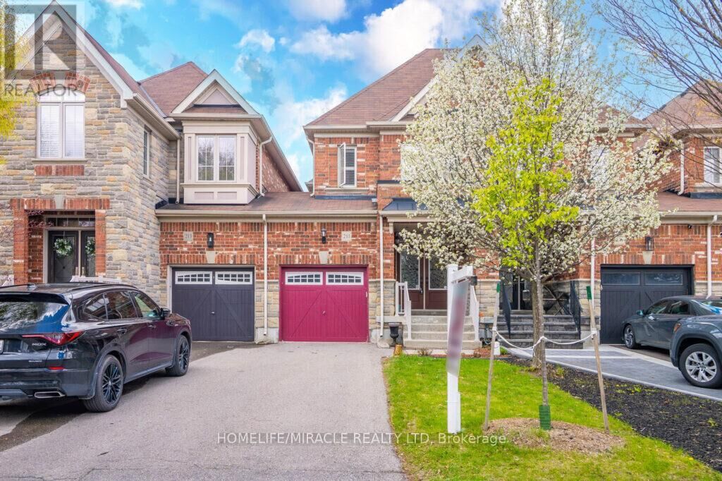 Property Photo:  211 Wardlaw Place  ON L4H 3L7 