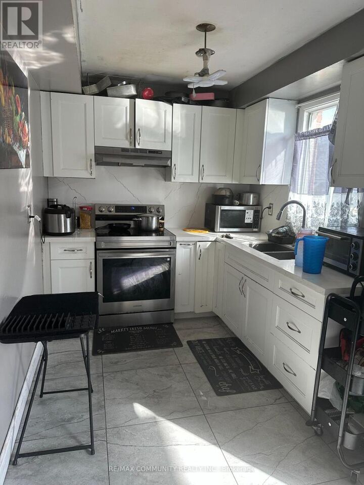 Property Photo:  53 Lady Bower Crescent  ON M1B 4R3 