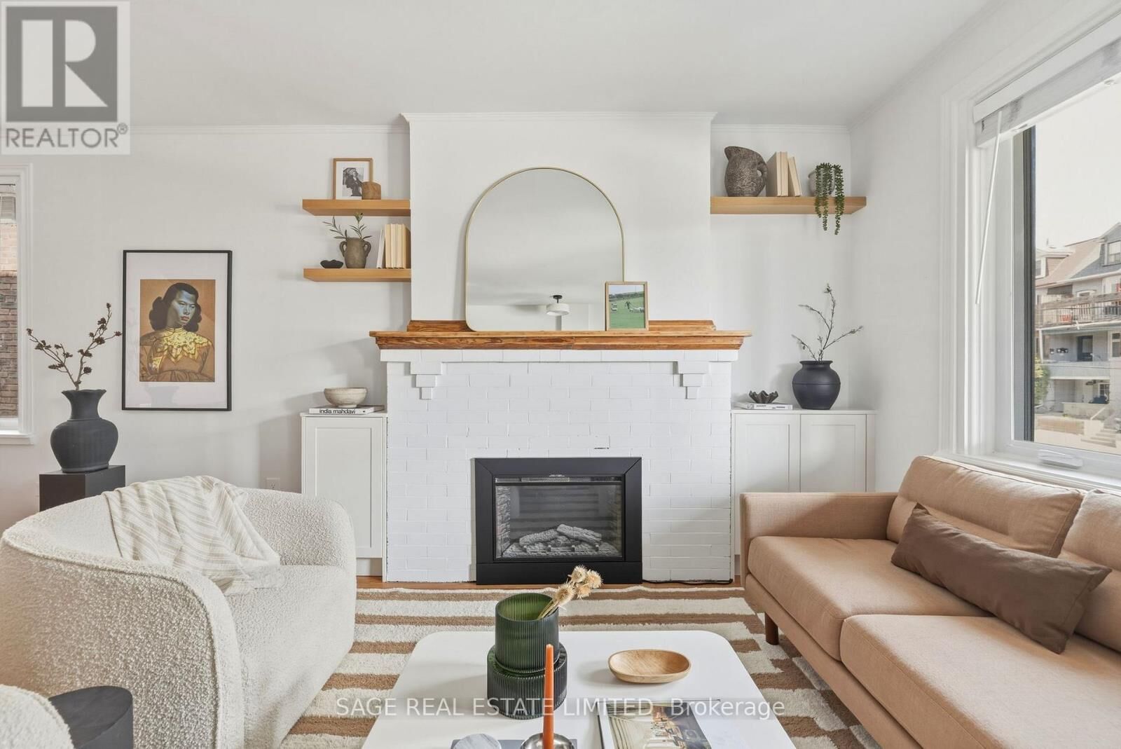 Property Photo:  662 Woodbine Avenue  ON M4E 2J1 